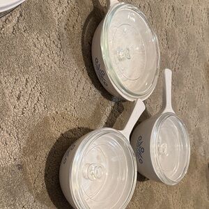 VTG. Corning Ware White Ceramic with blue flowersCookware Set with Glass Lids
